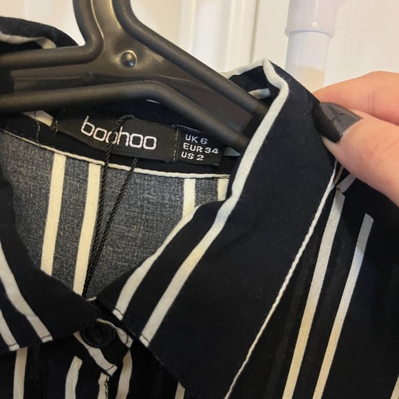 Boohoo Black and White Stripe Collared Crop Top - Picture 2 of 3